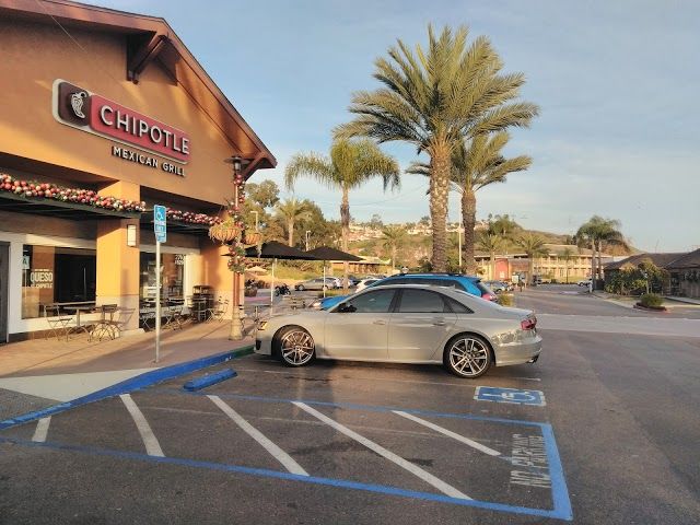 Flower Hill Promenade